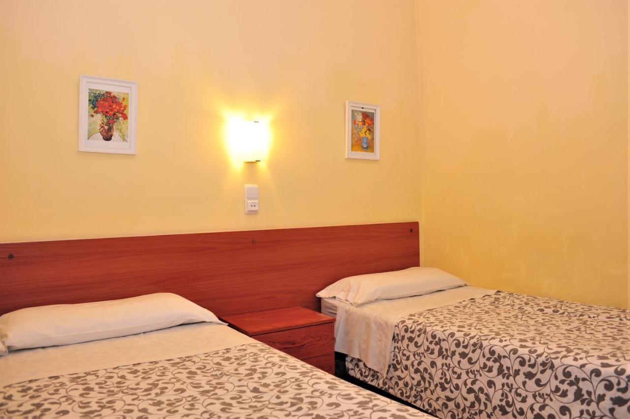 Hostal Bejar Barcelona Exterior photo